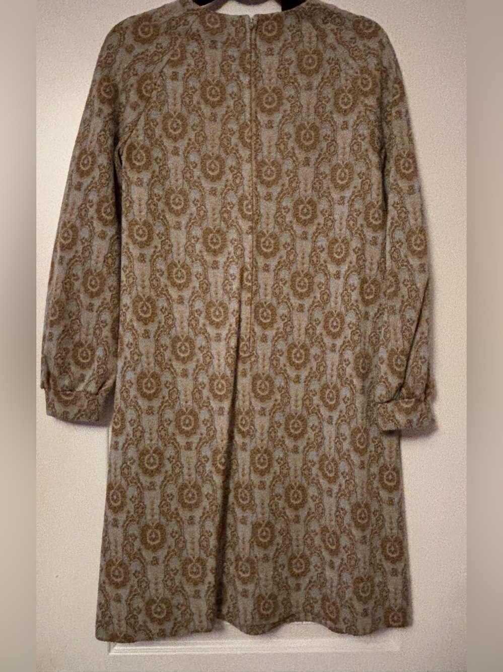 Vintage 1960s Milo Long-Sleeve Paisley Shift Dress in Olive Brown, medium - Picture 4 of 6